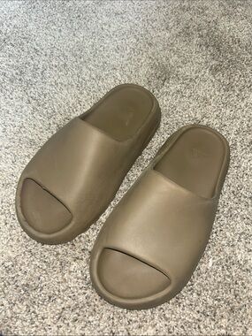 Yeezy Slide Brown / Earth Tone
